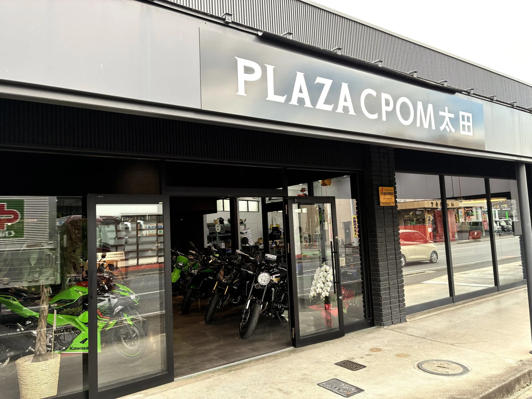 群馬県太田市にカワサキ プラザ認定中古車専門店「カワサキ プラザCPOM太田」がオープン