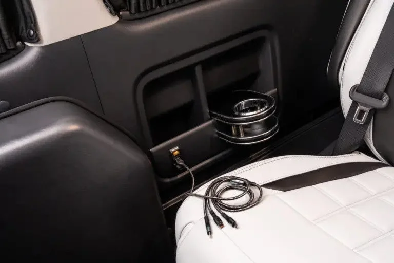 後部座席のUSB充電器