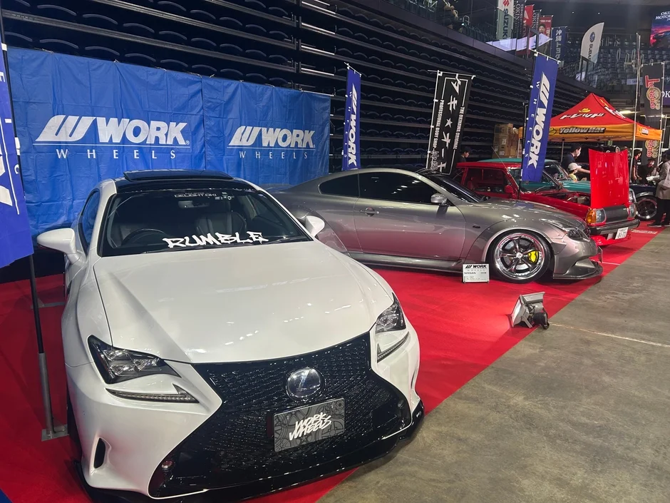 カスタムカーが展示された会場の様子