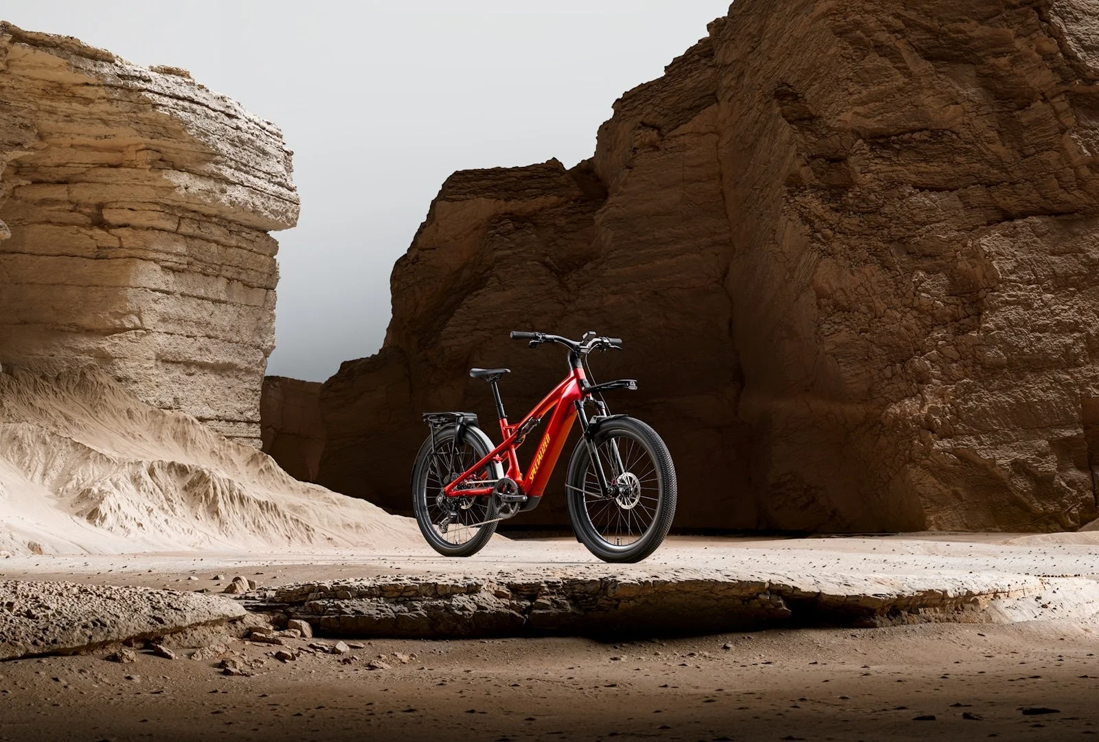 スペシャライズド、最高性能E-Bike「Turbo Vado 3 X 6.0」を発表 – 日常を冒険に変える一台