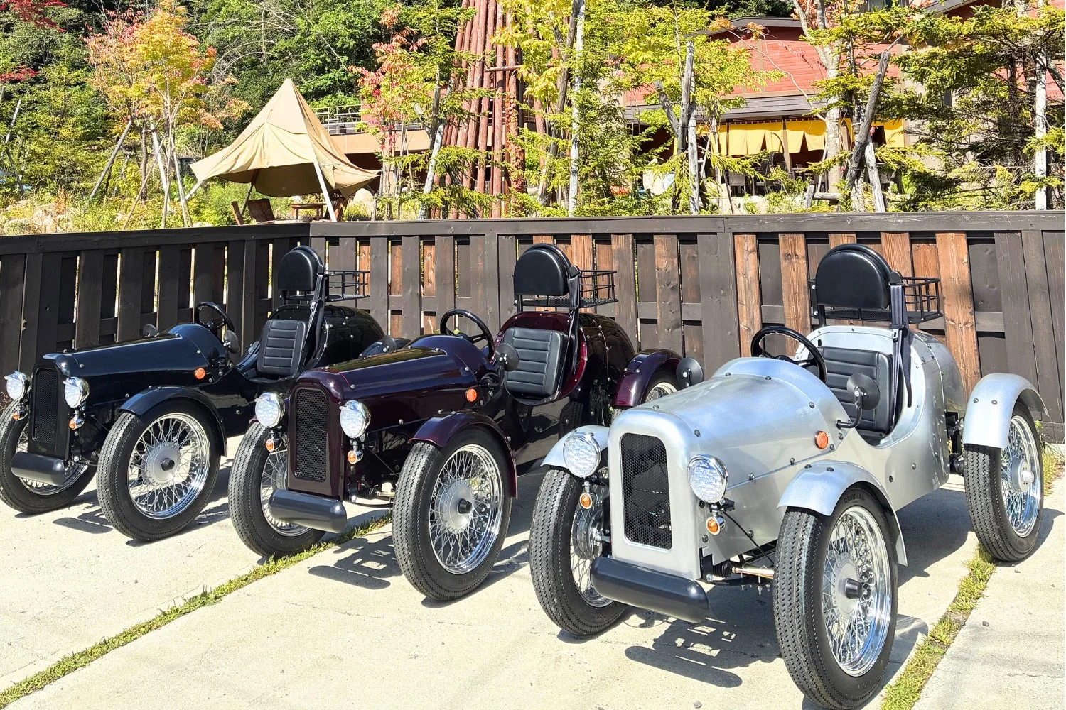 定山渓温泉街に新たな観光体験！ブレイズの四輪電動ミニカー「EVクラシック」が観光レンタカーとして運用開始