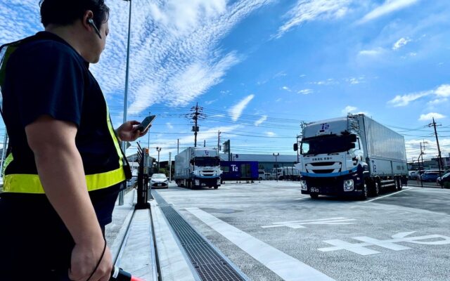 無人/有人運転の切替拠点での自動運転トラックの発着に初成功 高速道路「外」も走行可能に