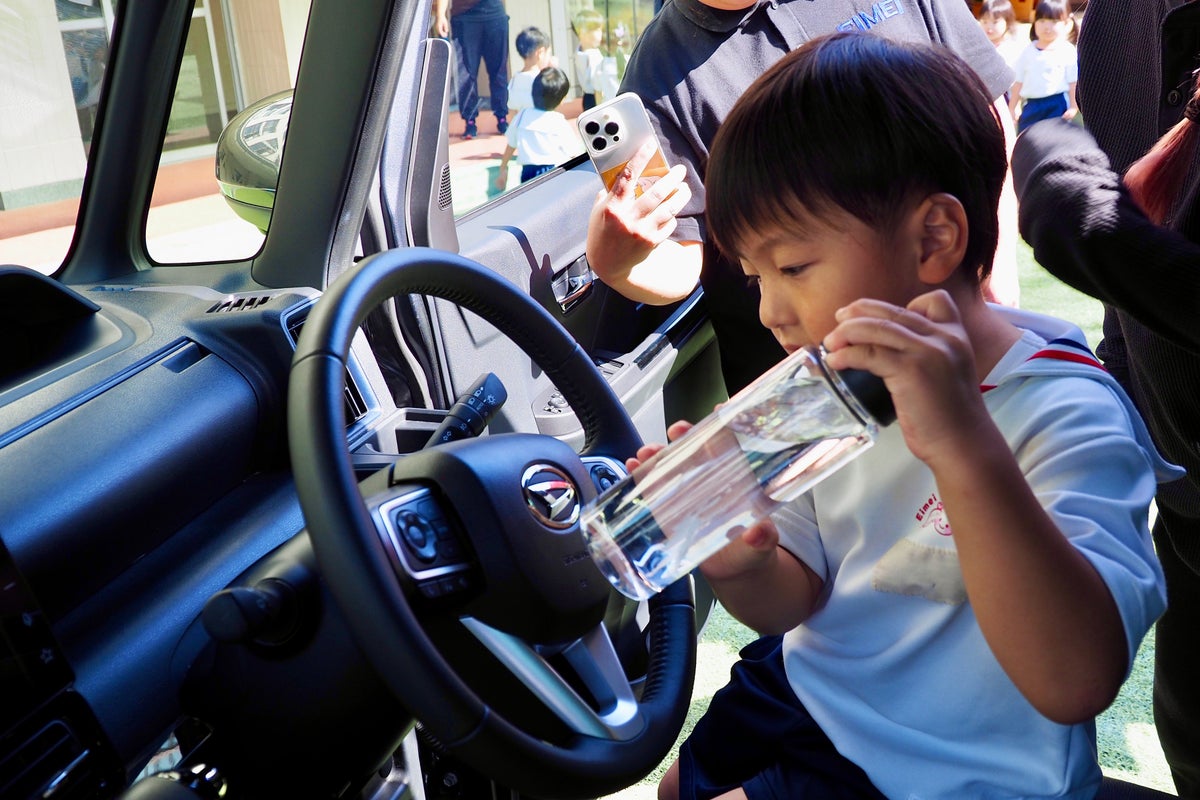 「クラクション、3歳児の力で鳴らせる？」万が一の車内閉じ込めに備え、園児が“自ら助けを求める方法”を学ぶ「たすけてブーブー」安全教室を大阪の幼稚園で初開催