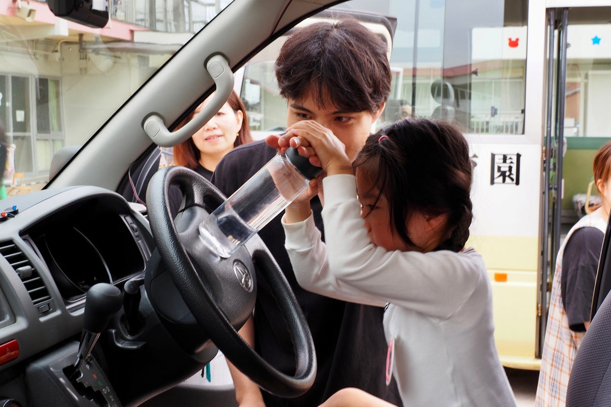 「そのクラクション、子どものSOSかも？」車保有台数全国1位の愛知で安全教室園児76人がクラクション体験 車内閉じ込めに備え、両手や水筒を使った押し方も学ぶ