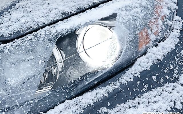 “LEDヘッドライトに雪が付いて暗い”悩みに、着雪を抑える防雪フィルムを発売