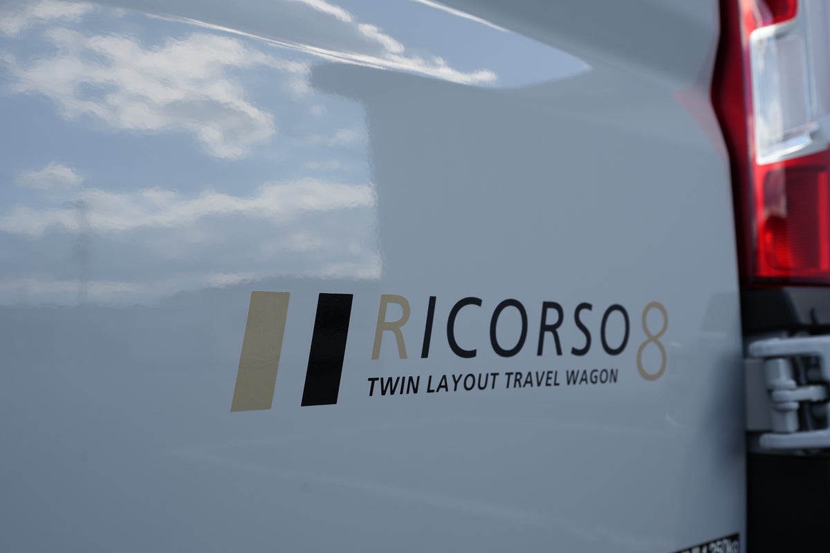 LACモービルの新型キャンピングカー「RICORSO8」、大阪キャンピングカーフェア2026で展示デビュー!