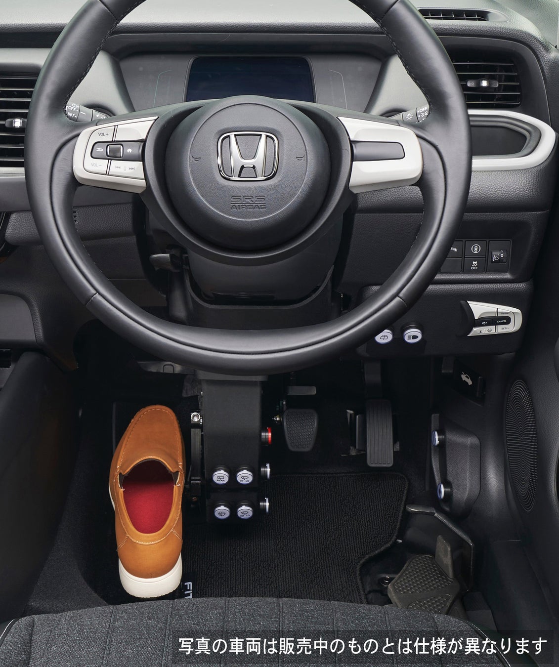 両上肢の不自由な方が両足だけで運転操作できる運転補助装置 Honda FIT用「Honda・フランツシステム」を一部改良