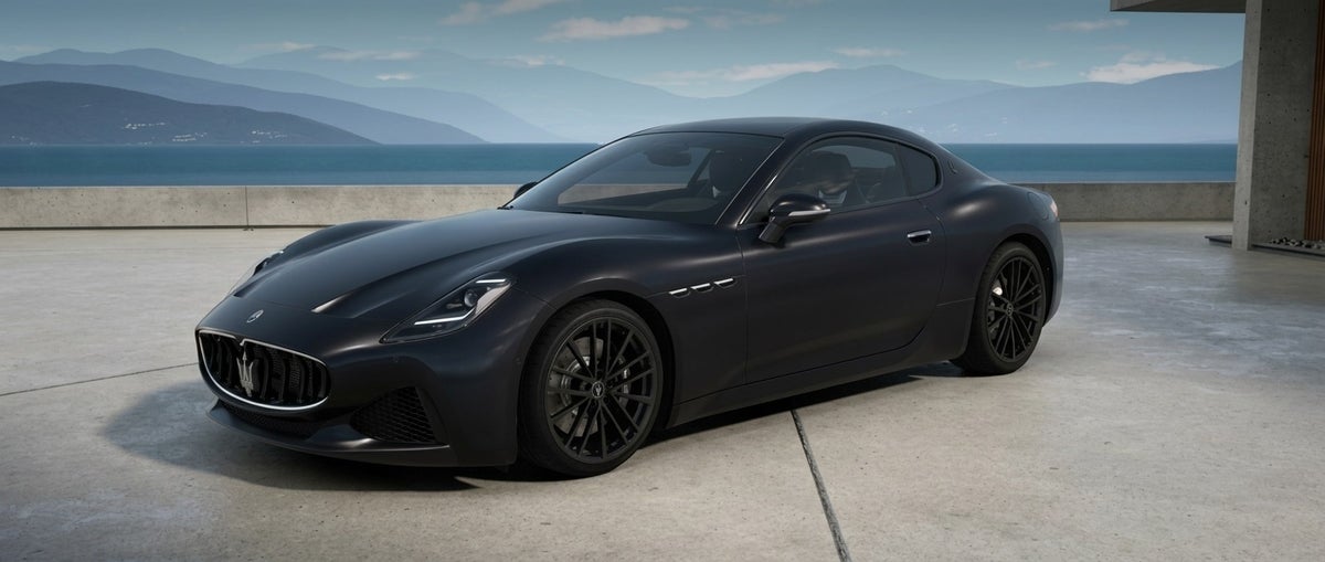 マセラティ、ブラックに統一した日本限定特別仕様車「グラントゥーリズモ ネロ・インフィニート」を2台限定で発売